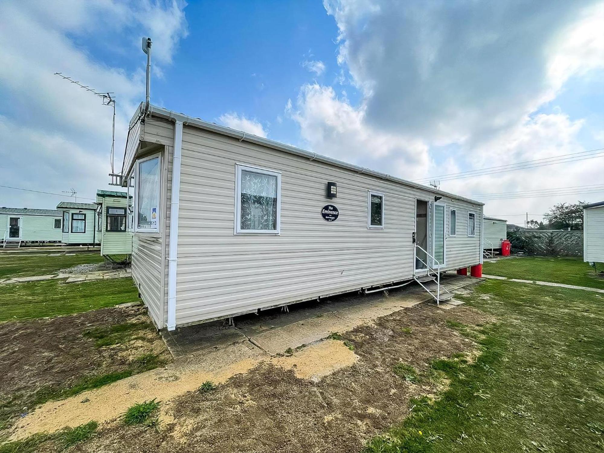 Lovely 6 Berth Caravan At Seawick In Essex Ref 27613sw Campsite