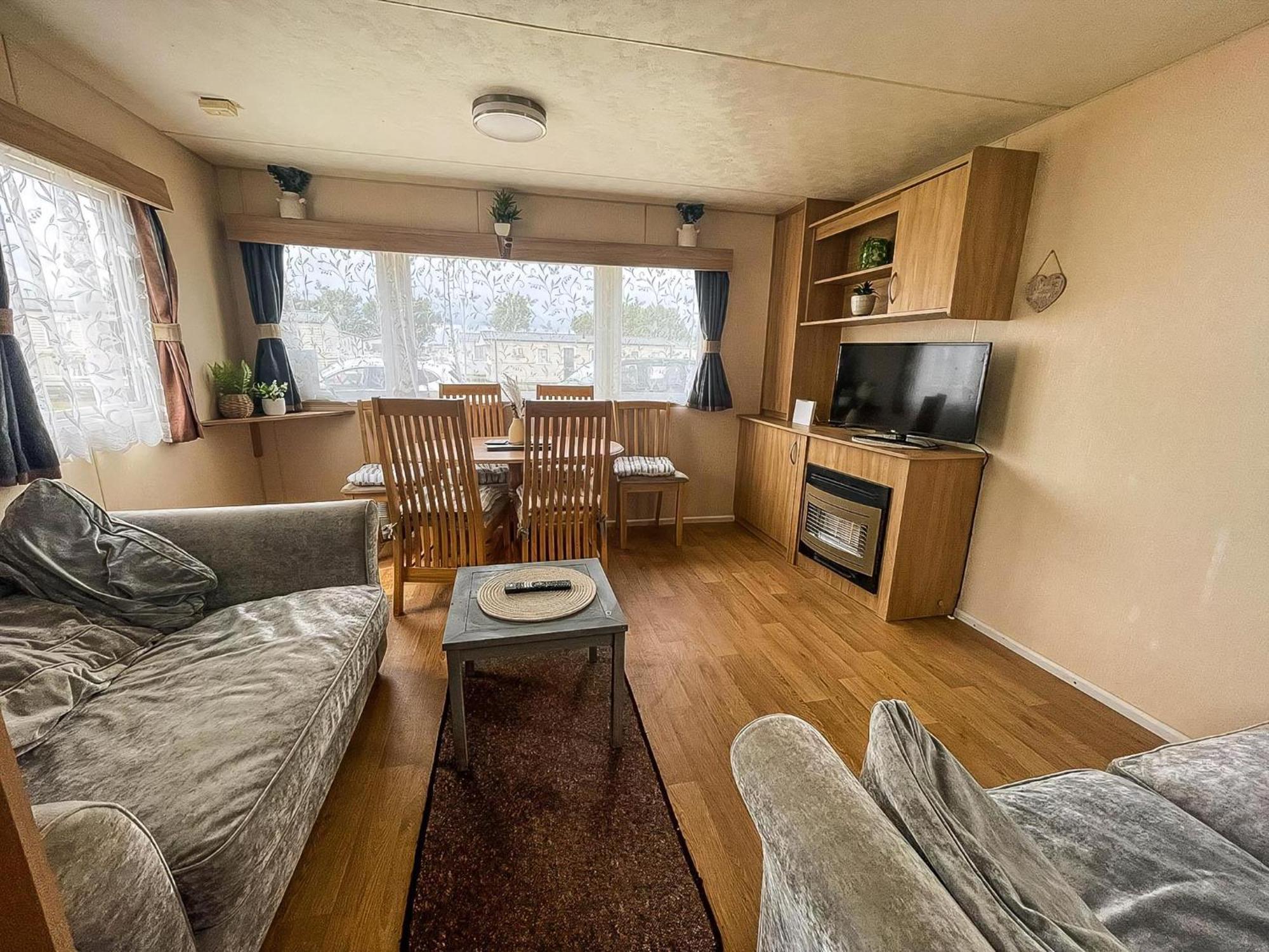 Campsite Lovely 6 Berth Caravan At Seawick In Essex Ref 27613sw *