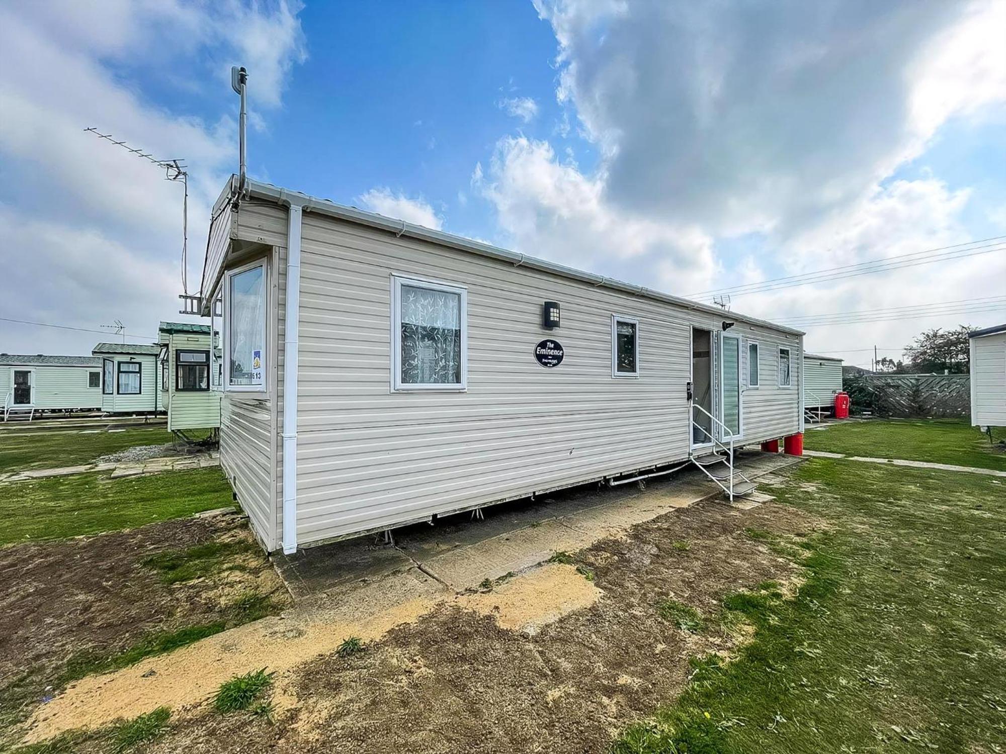 Lovely 6 Berth Caravan At Seawick In Essex Ref 27613sw